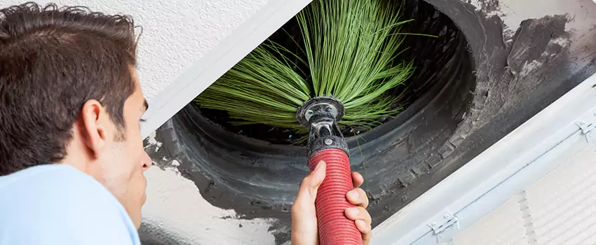 Clogged Air Duct Cleaning Process in Blainville, QC
